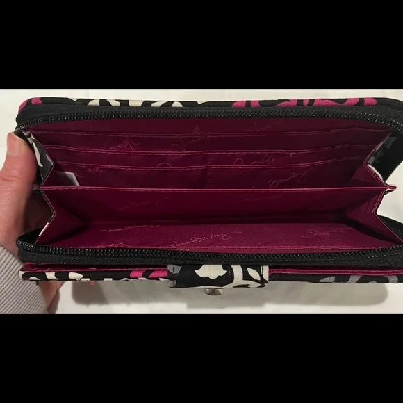 Vera Bradley Canterberry Magenta Crossbody Mailbag and Turn Locn Wallet Bundle - Picture 7 of 16